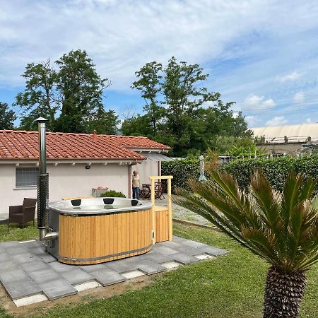 La Camelia Villa Massa e Cozzile Exteriör bild